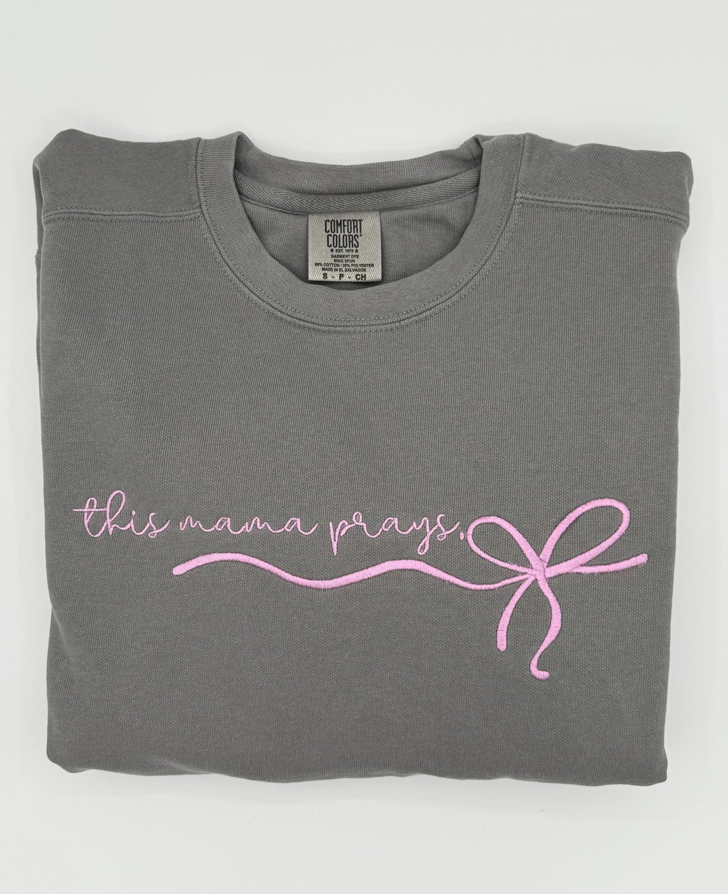 This mama prays - sweatshirt