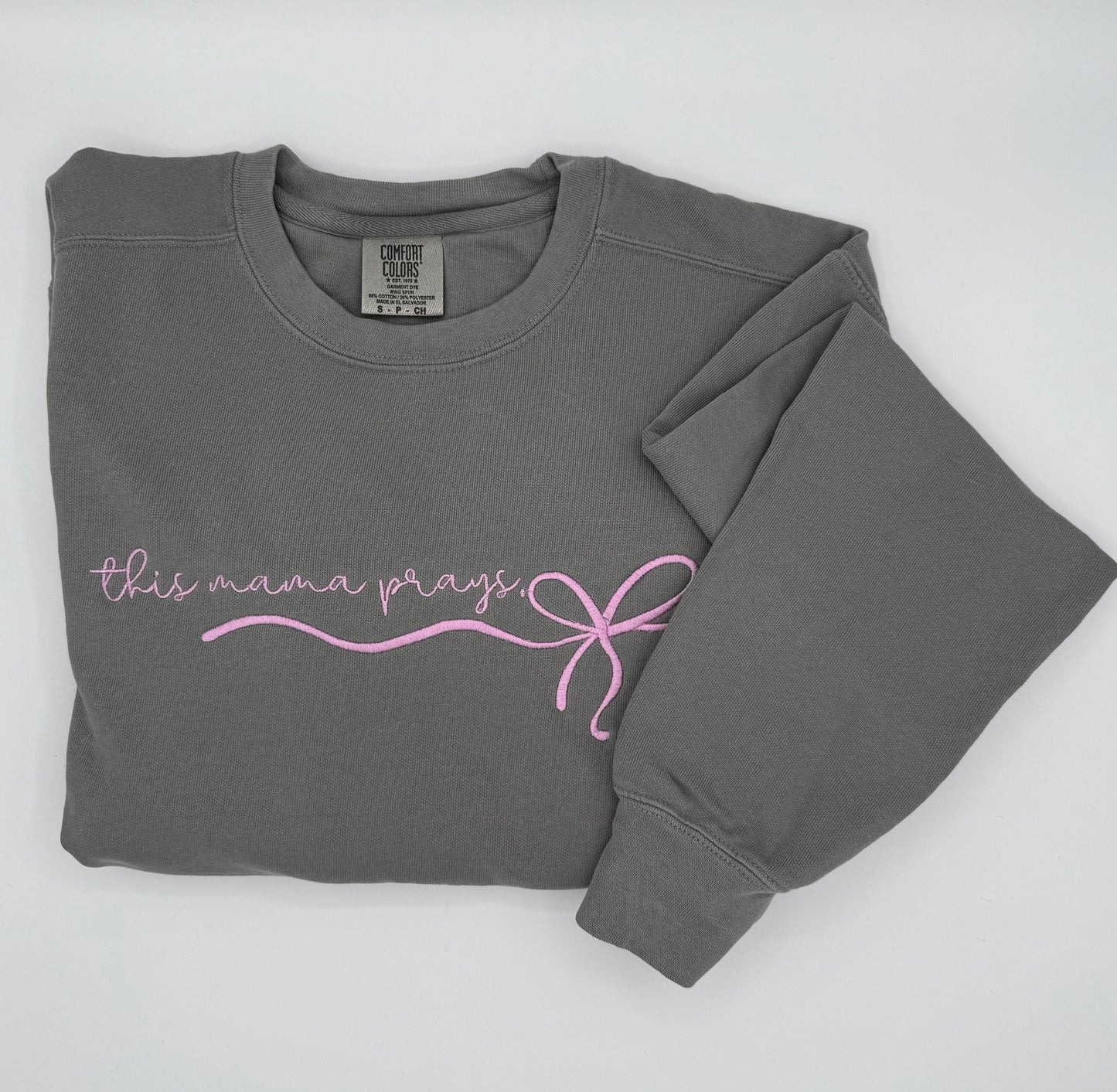 This mama prays - sweatshirt