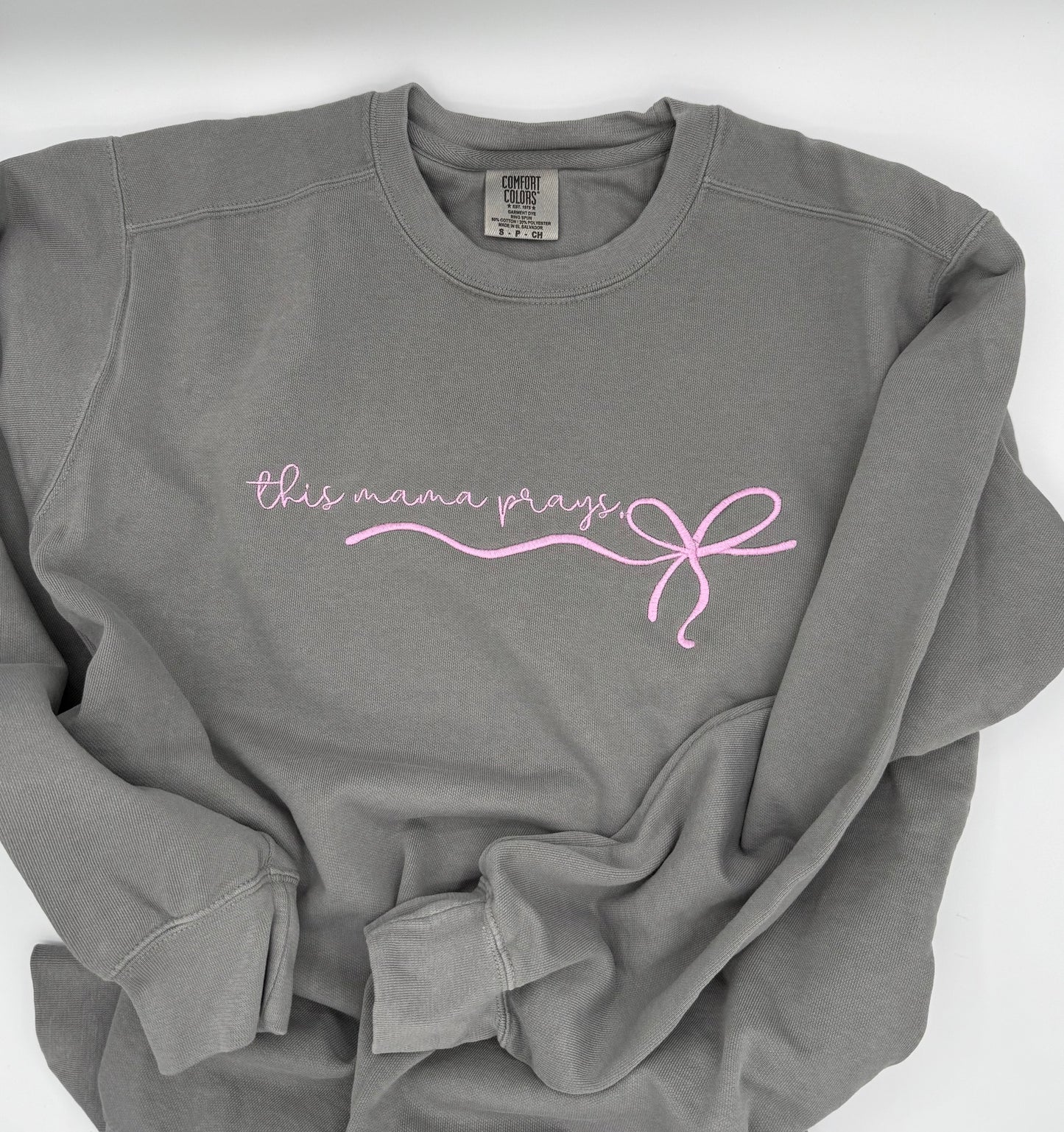This mama prays - sweatshirt