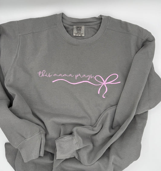 This mama prays - sweatshirt